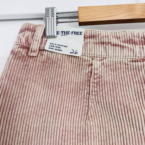 NWOT Free People Gala Vanting Low Rise Mini Peekaboo Pink
Skort / Skirt Size 26 - Picture 6 of 9